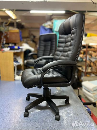 Офисное компьютерное кресло