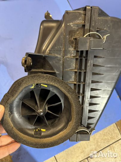 Корпус воздушного фильтра toyota hilux 8