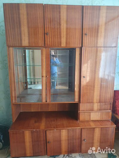 Сервант. Диван