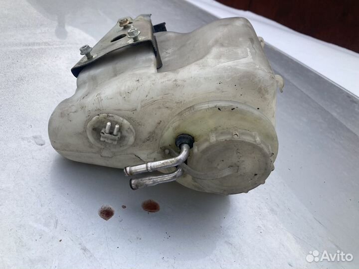 Бачок для омывающей жидкости Mercedes E300TD