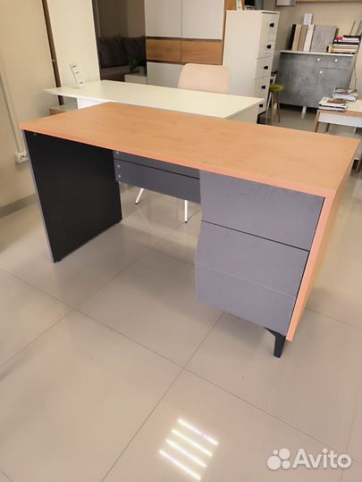 Стол письменный