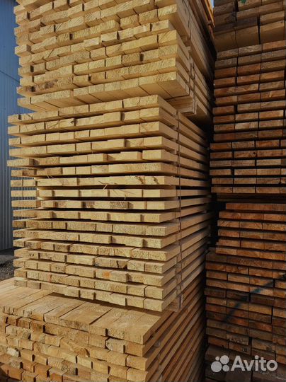 Сосновые доски, натуральный материал для ваших иде