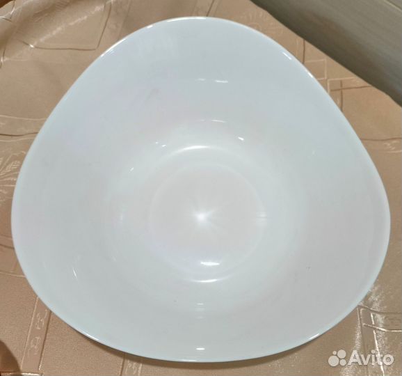 Салатники, вазы для фруктов, тарелки