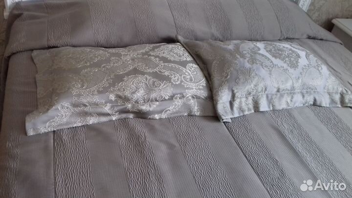 Покрывало на кровать+2 декоративные подушки
