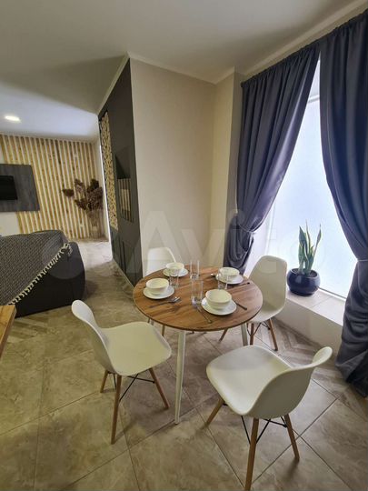 2-к. квартира, 56 м², 1/16 эт.