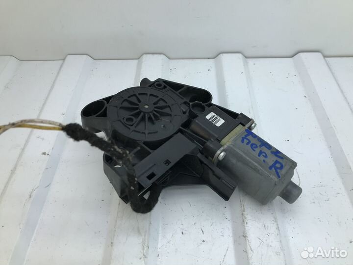 Моторчик стеклоподъемника правый передний Focus 2