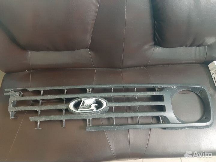 Эмблема и решётка радиатора Нива заводская