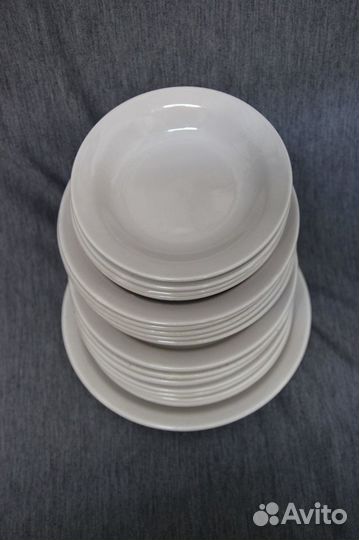 Набор столовый из фаянса - тарелки. СССР
