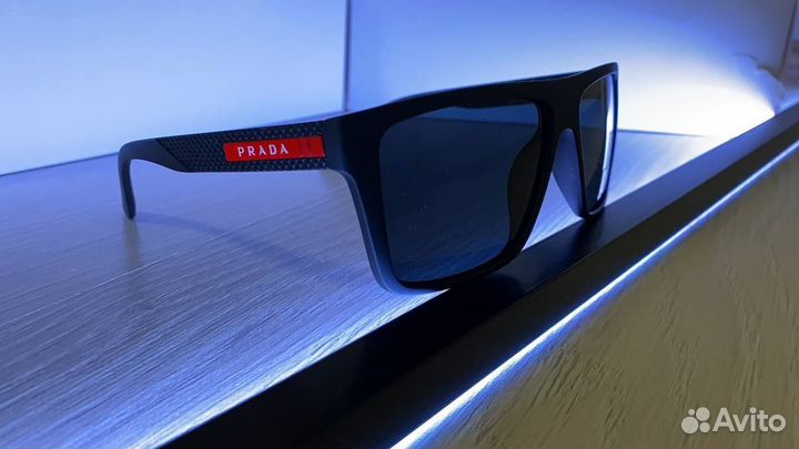 Солнцезащитные очки Prada мужские