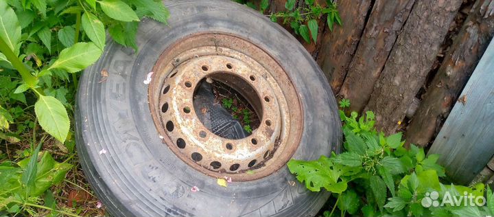 Колесо на фуру