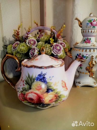 Самовар, чайник, бокалы