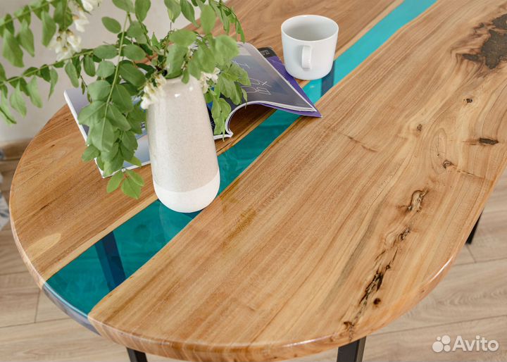 Стол из слэба с эпоксидной смолой