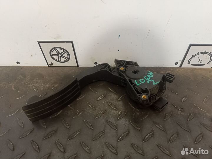 Педаль газа Renault Logan 2