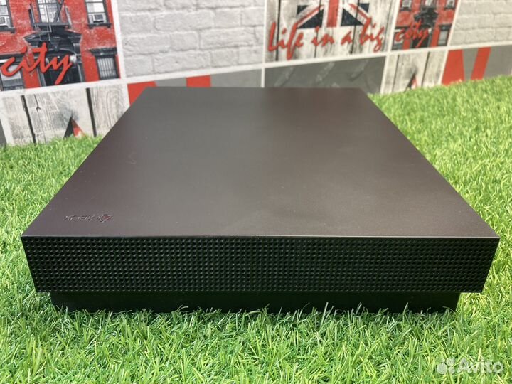 Xbox One X 1TB Покупка/Продажа