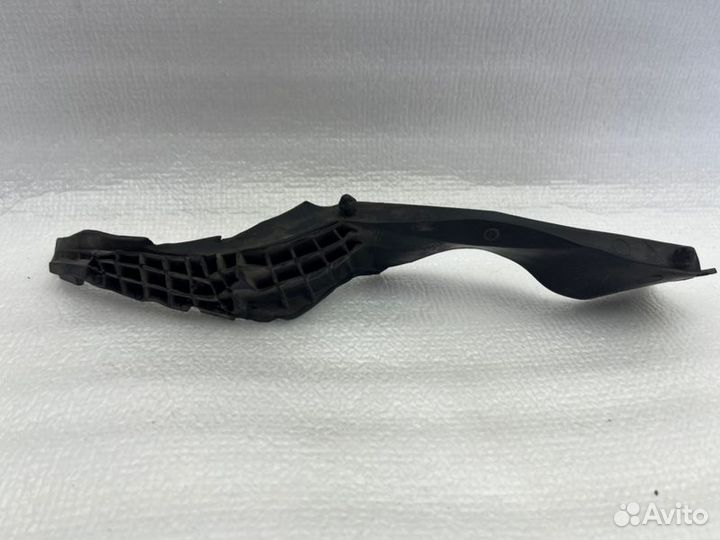 Резинка жабо передняя левая Toyota Camry V70/V75