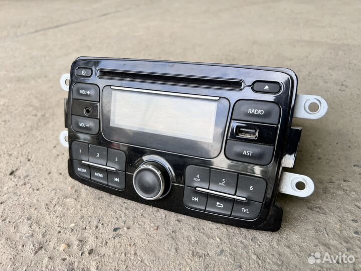 Магнитола Рено Логан 2