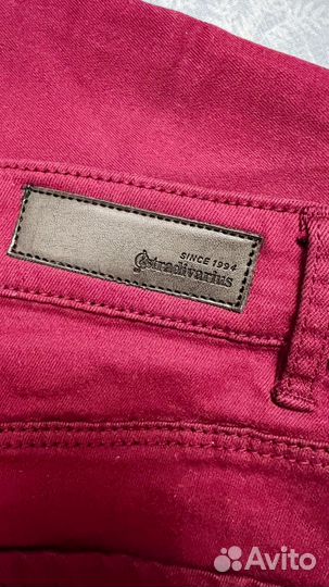 Бордовые джинсы высокой посадки Stradivarius