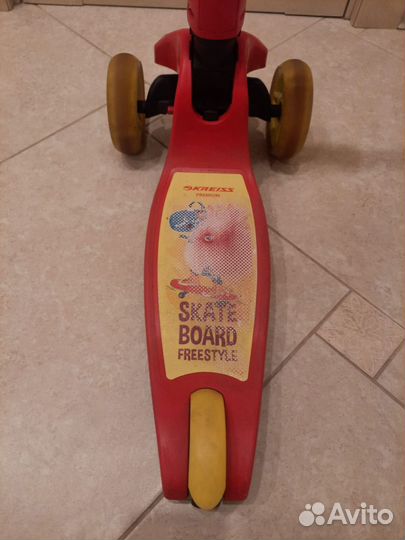 Самокат трехколесный с музыкой и светом