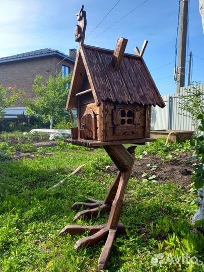 Декоративный домик из дерева для сада