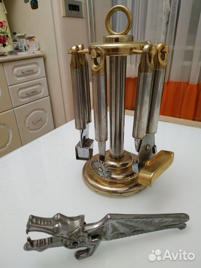 Столовые серебряные приборы