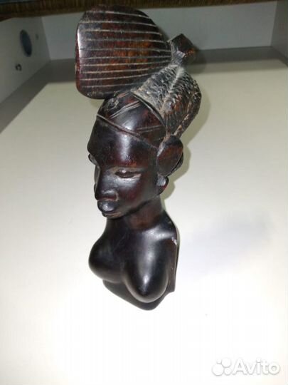 Статуэтка из дерева