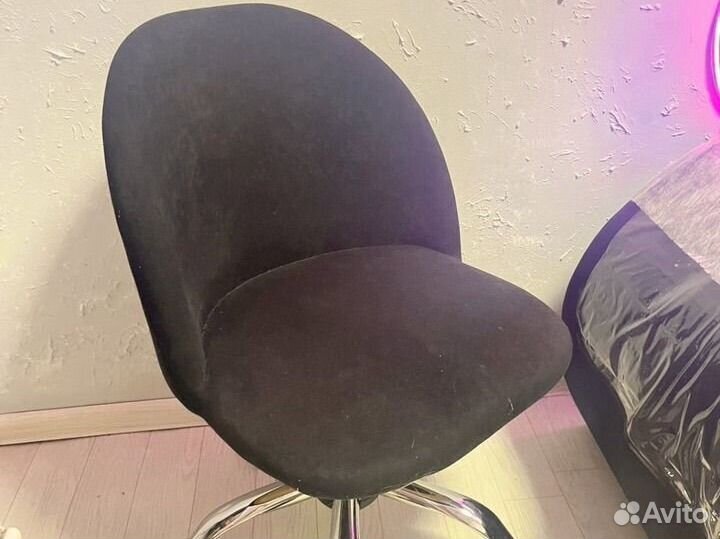 Стул на колесиках