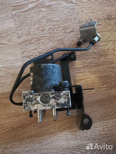 589204L100 блок ABS абс с кронштейном Solaris