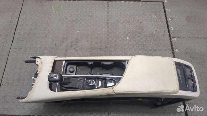 Консоль салона Volvo XC90, 2017