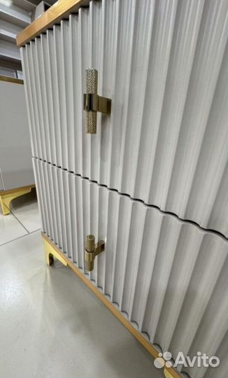 Тумбочка прикроватная