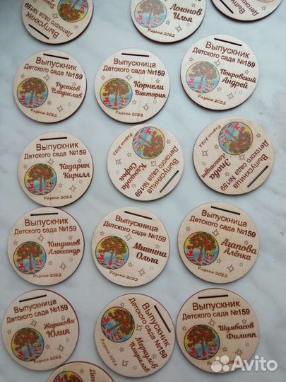 Медали и значки выпускникам