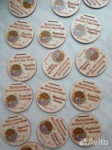 Медали и значки выпускникам