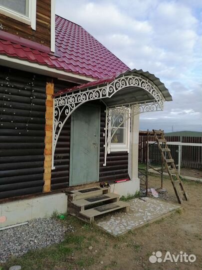 Козырек над входной дверью