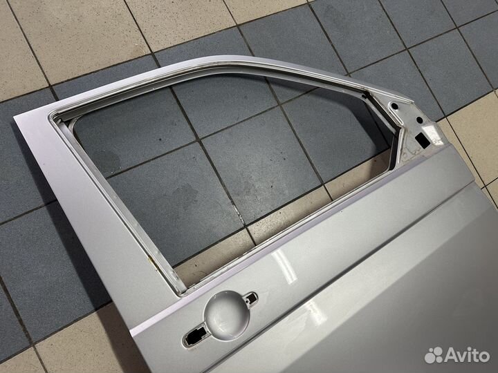 Дверь передняя правая Каравелла Т5 Caravelle T5
