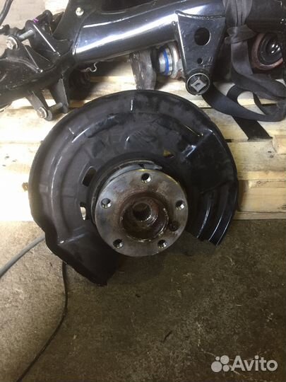 Кулак задний правый BMW F20 F22