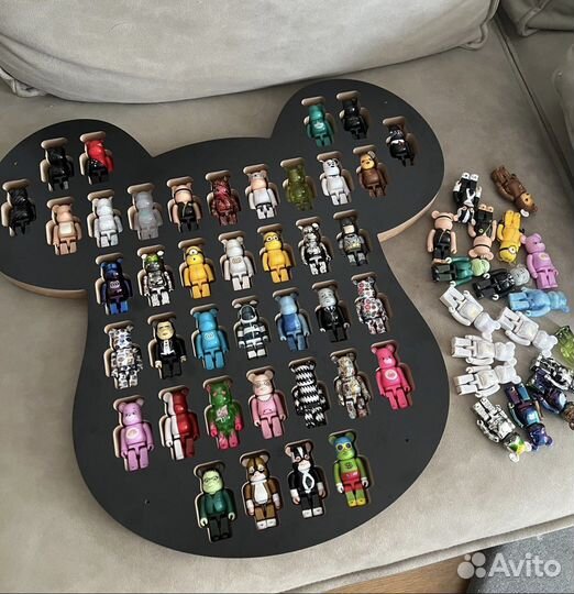 Полка для Bearbrik 100