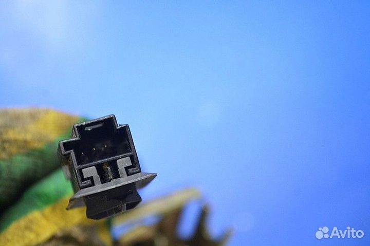 Замок люка бокового ящика кабины, левый mercedes-b