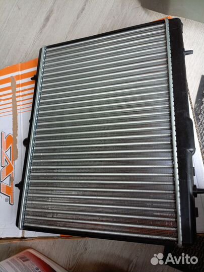 Радиатор охлаждения Citroen c4, c5 Berlingo