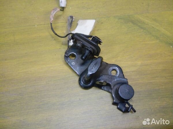 Замок багажника hyunday Sonata 4 Фиксатор замка