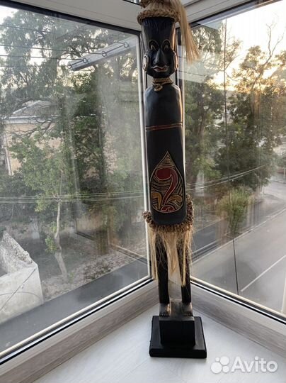 Статуэтка деревянная