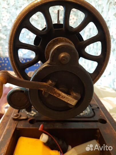 Швейная машина Singer