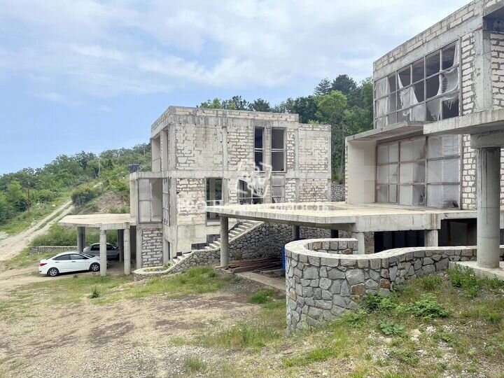 Дом 386 м² на участке 4 сот.