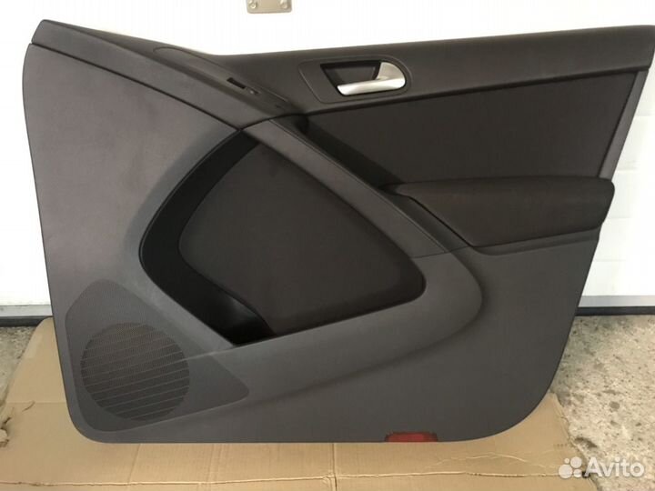 Обшивка передней правой двери VW Tiguan