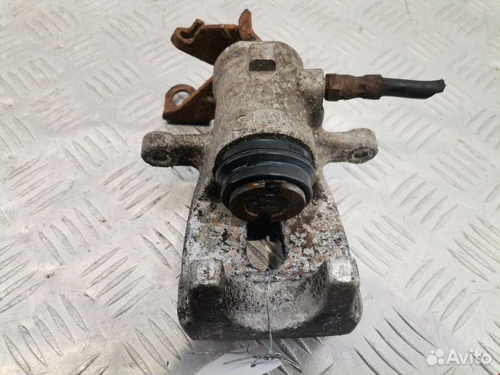 Суппорт задний правый для Alfa Romeo GT (937C)