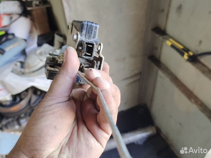 Замок двери правой передней logan 1