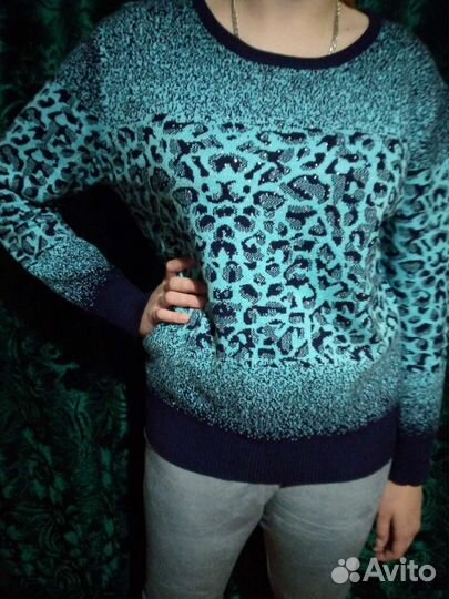Свитер трикотажный женский новый52-54размер