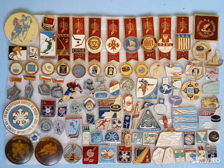 Значки Универсиады,хоккей,шахматы,теннис и др
