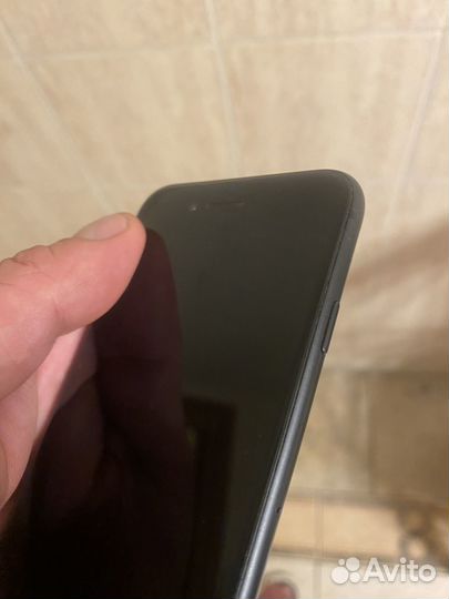 iPhone SE, 64 ГБ