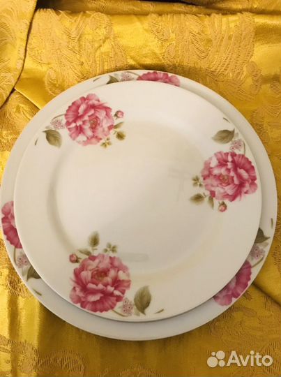 Тарелки,чайные пары. вазы