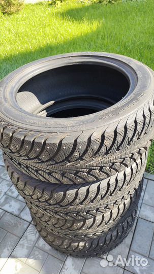 Sava Eskimo Stud 215/55 R17 94T