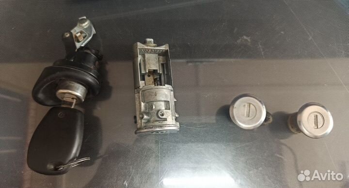 Ключ,личинка зажигание,двери рено логан 1